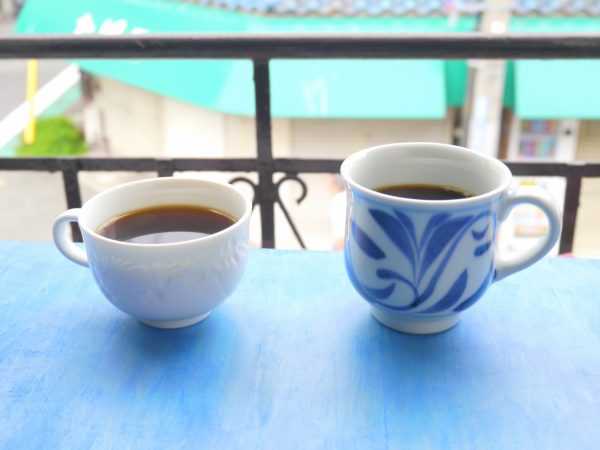 出石焼と砥部焼のコーヒーカップ