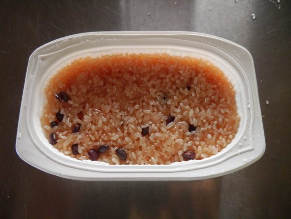 予想以上に豆が少なかったレトルト赤飯