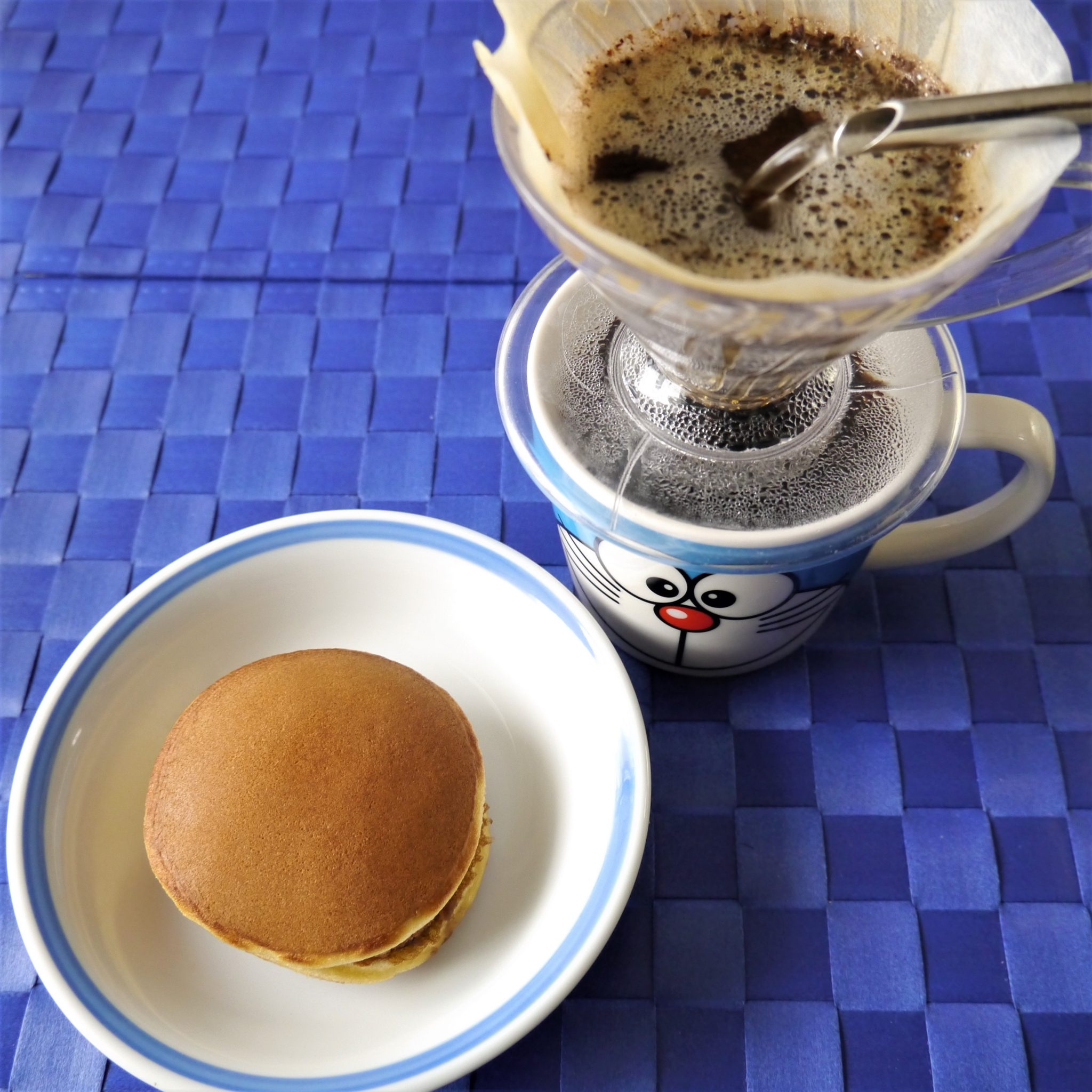 和菓子(どら焼き)とコーヒー